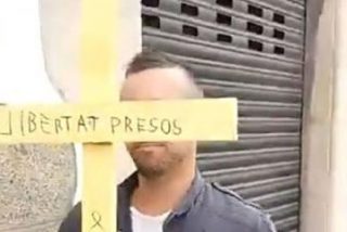 Brutal agresi&oacute;n a una mujer que retiraba cruces amarillas: "&iexcl;Son m&iacute;as, hija de puta!"