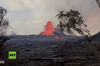 Esta fisura del volc&aacute;n Kilauea contin&uacute;a expulsando lava