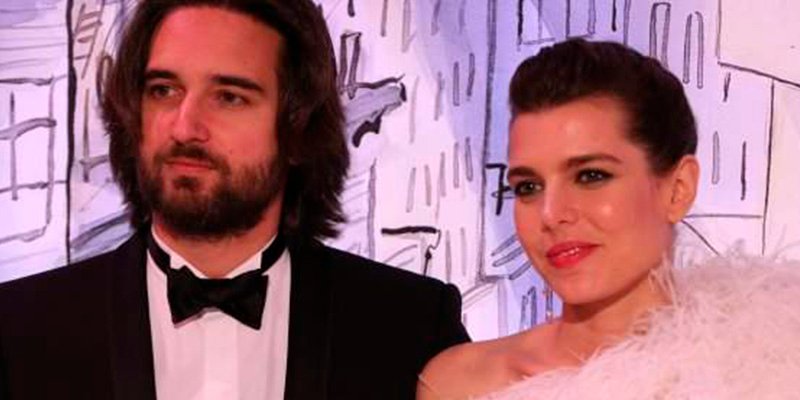 Carlota Casiraghi obligada a retrasar su boda porque su prometido no consigue el divorcio