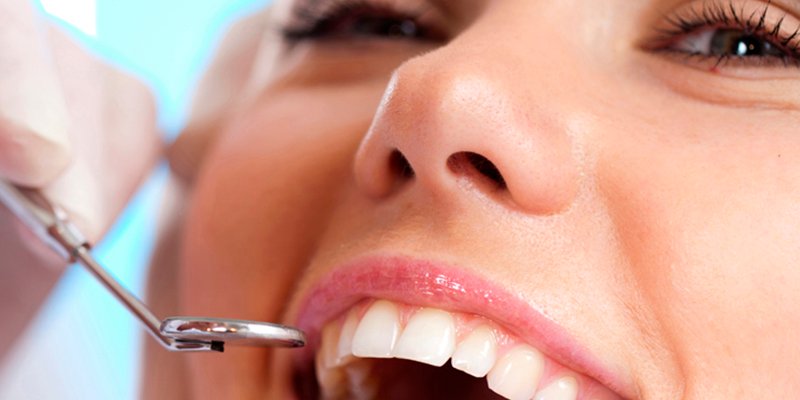 Los españoles reducen drásticamente sus visitas al dentista por la crisis económica