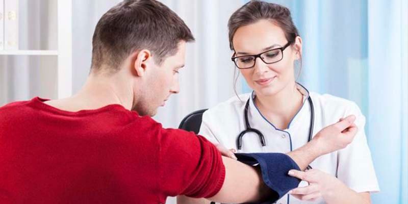 El 50 por ciento de los hipertensos en España abandona en un año la dieta saludable que le recomendó su médico