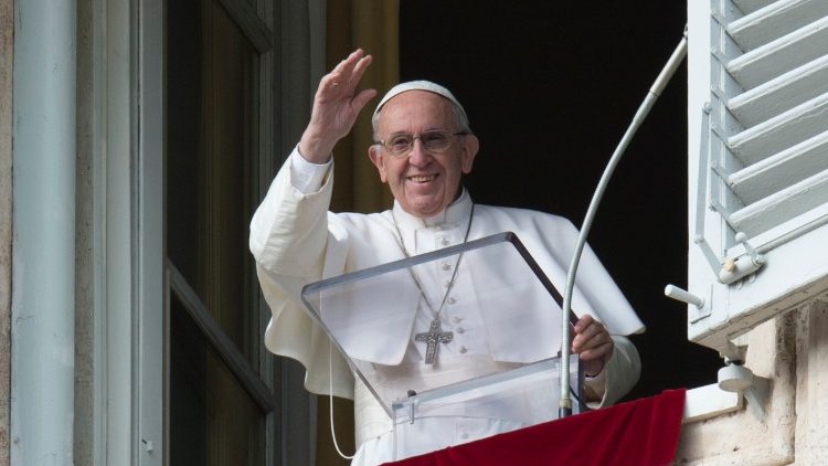 Francisco invita a "decir no a la violencia y a la venganza" en Centro&aacute;frica, pais que "llevo en el coraz&oacute;n"