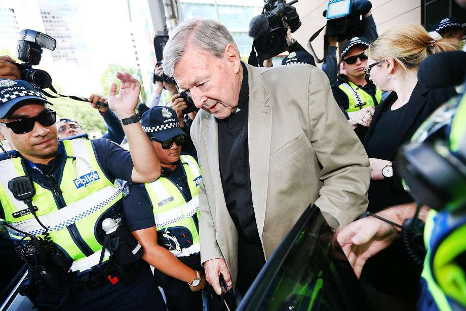 Las v&iacute;ctimas denuncian la "hipocres&iacute;a" de la Iglesia australiana, que pide donaciones para la defensa de Pell