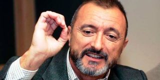 La viral censura de P&eacute;rez-Reverte al "putiferio" espa&ntilde;ol a cuenta de la moci&oacute;n