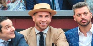 Sergio Ramos se viste de Buster Keaton para ir a los toros con Koke y Gabi Fernández