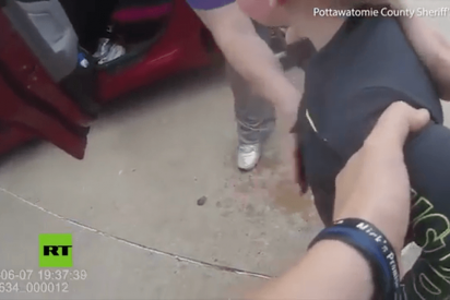 Polic&iacute;a salva as&iacute; a este ni&ntilde;o de morir ahogado tras tragarse una moneda