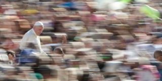 Francisco pide para la cadena COPE "la valent&iacute;a de comunicar y anunciar la alegr&iacute;a del Evangelio"