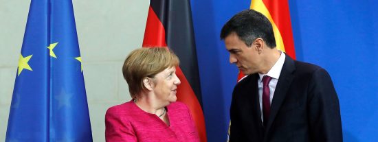La vergonzosa declaraci&oacute;n de amor de una embobada Angela Merkel sobre Puigdemont