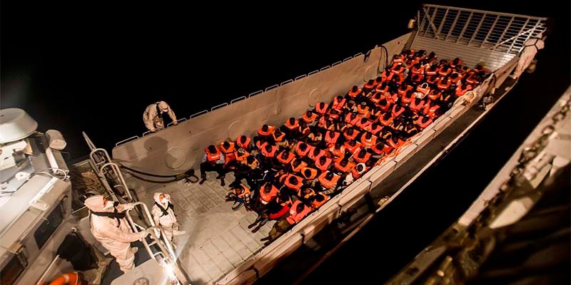 Pedro Sánchez ofrece el puerto de Valencia para que atraque el Aquarius, con 600 'sin papeles' a bordo