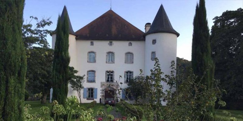 Un triple asesino de ETA es el promotor de Bildu que, con ayuda de Podemos, va a comprar un castillo en Francia