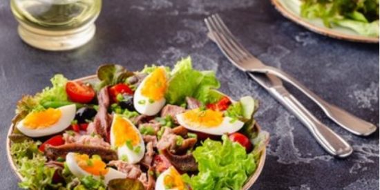 Ensalada Ni&ccedil;oise, receta original 🥗