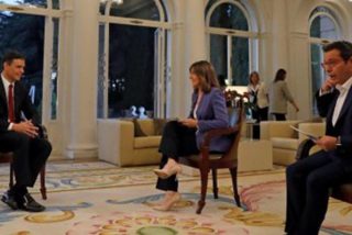 Cachondeo en las redes con esta imagen de la entrevista-masaje de S&aacute;nchez en TVE