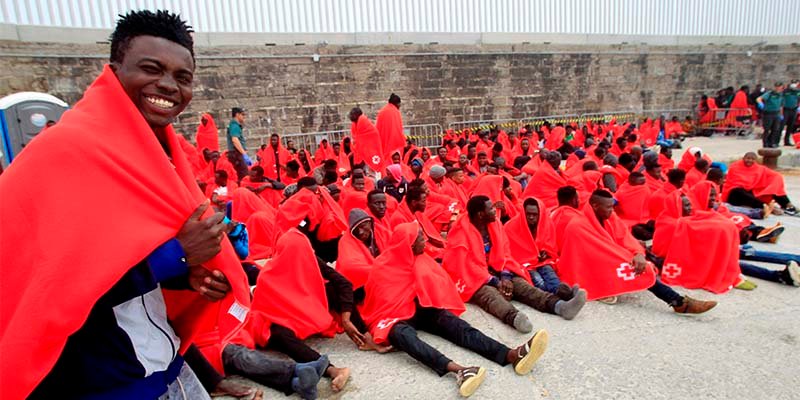 Llegan otros 600 'sinpapeles' remitidos desde Marruecos, mientras el 'Aquarius' se acerca a Valencia