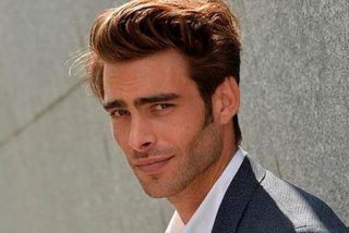 Jon Kortajarena confiesa que cuando tiene un compromiso como actor, para de trabajar como modelo