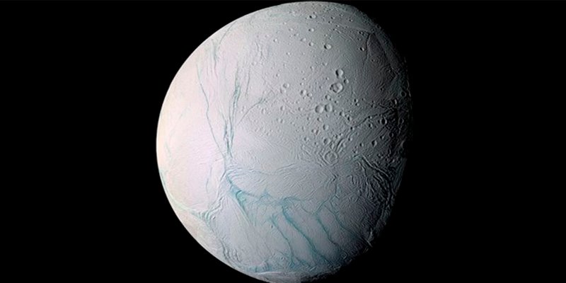 Descubren moléculas orgánicas complejas en la luna Encélado