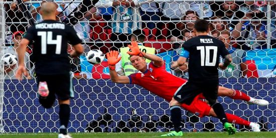 Messi falla un penalti y una penosa Argentina empata con Islandia (1-1)