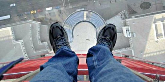 ¿Sabías que más de 17.000 personas se han suicidado en España por causas económicas?