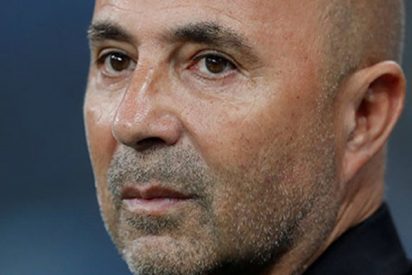 La afici&oacute;n Argentina lincha a Messi y Sampaoli: "Enano cabeza de rodilla, con aspecto de minion, y cara de viejo pajero..."