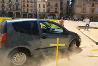 La despiadada caza al valiente que ha aplastado con su coche cientos de cruces amarillas en Vic