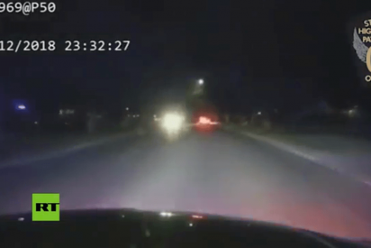 Este fugitivo arrastra con su coche a un agente de tr&aacute;fico