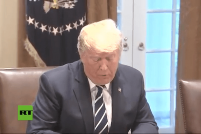 &iexcl;De chiste!: Mientras Trump declaraba su "plena fe" en la Inteligencia de EE.UU. se va la luz en la Casa Blanca