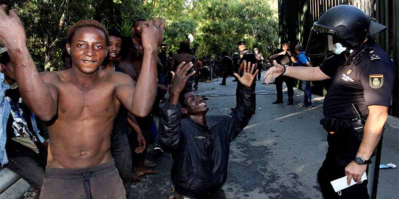 La oleada de migrantes ilegales asfixia a Policía y Guardia Civil, mientras Sánchez y Marlaska tocan el violón
