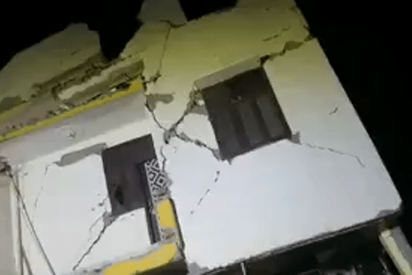El derrumbe de estos dos edificios en India deja al menos tres muertos y varios atrapados