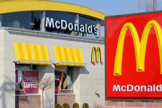 Decenas de clientes intoxicados con la lechuga de McDonald's