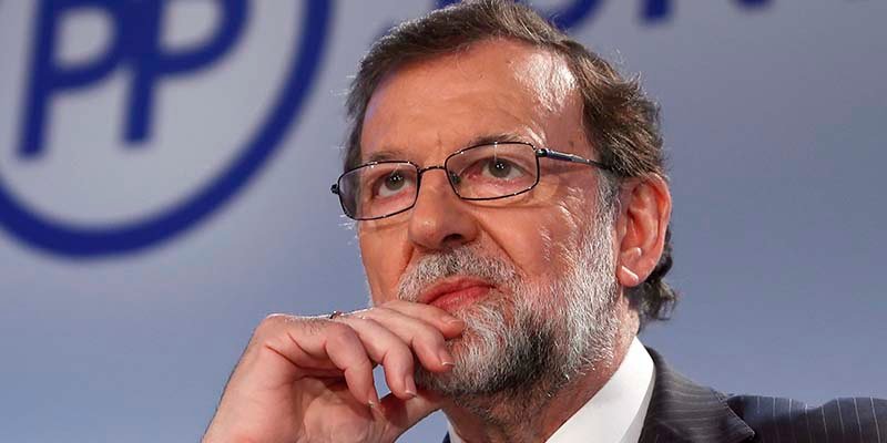 Soraya Sáenz de Santamaría confía en el impacto emocional de Mariano Rajoy para frenar in extremis a Pablo Casado