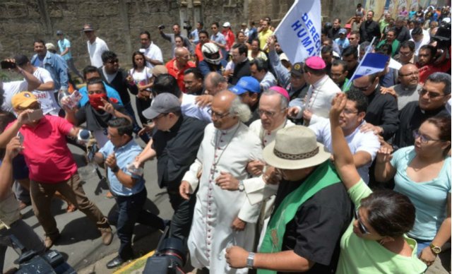 Turbas orteguistas atacan frontalmente a la Iglesia nicarag&uuml;ense