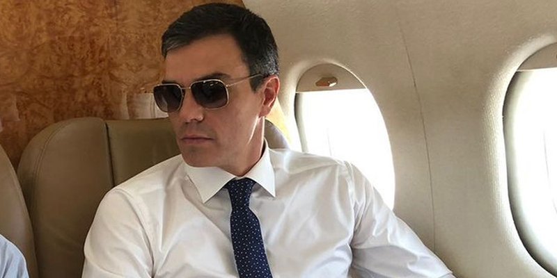 Pedro S&aacute;nchez 'roba' el community manager a la Polic&iacute;a tras la patochada de sus fotos