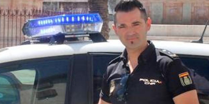 Polic&iacute;a devuelve a unos padres en apuros la indemnizaci&oacute;n por una lesi&oacute;n que le caus&oacute; su hijo