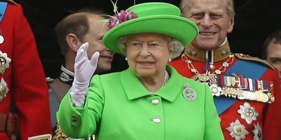 Los secretos sobre el "apetito sexual" de la reina Isabel II que se le atragantan a Reino Unido