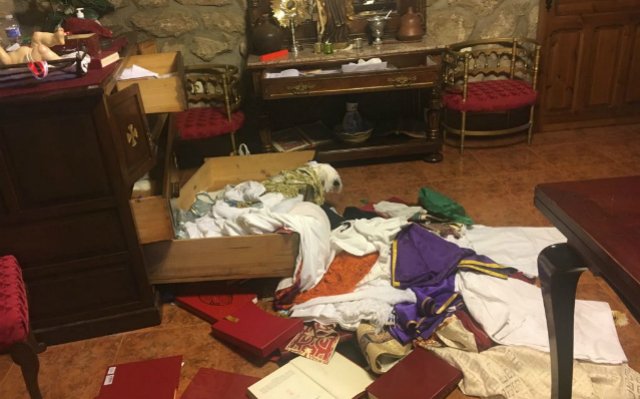 Roban y profanan la parroquia San Bartolom&eacute; de Fresnedillas de la Oliva
