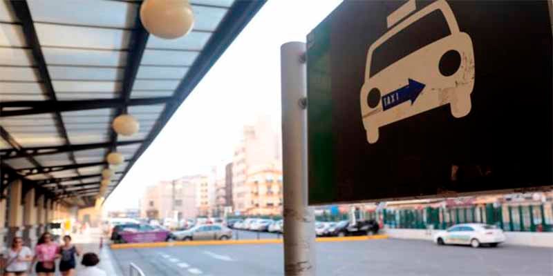 La huelga de taxis se extiende por los aeropuertos de toda España