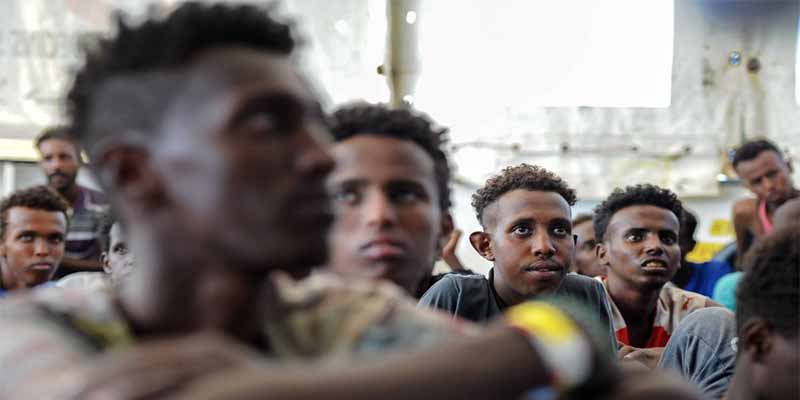 Pedro S&aacute;nchez intenta apuntarse un tanto con los inmigrantes, pero la UE le chafa la jugada