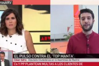 La periodista de La Sexta intenta sacar el titular del d&iacute;a con los manteros, y le sale el tiro por la culata
