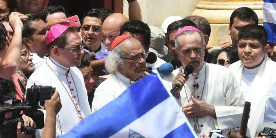 Silvio B&aacute;ez pide a Ortega que cese "la cacer&iacute;a humana" en Nicaragua