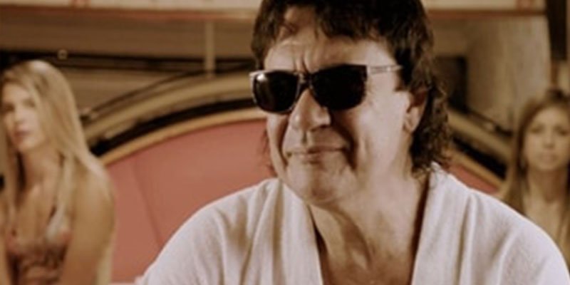 As&iacute; es la historia del brasile&ntilde;o que enga&ntilde;&oacute; al f&uacute;tbol mundial por "sexo, dinero y fama"