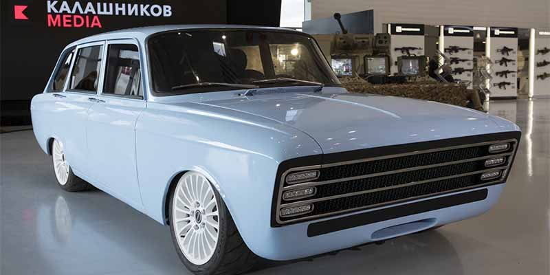 A Tesla le sale un competidor: es ruso, tiene aspecto retro y será fabricado por la misma compañía que el AK-47