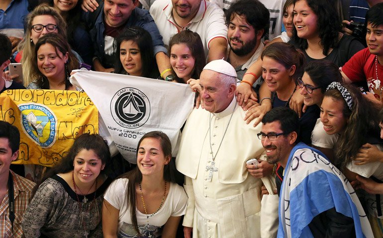 Francisco urge a los j&oacute;venes: "El mundo necesita vuestra sed de verdad, bondad y belleza"