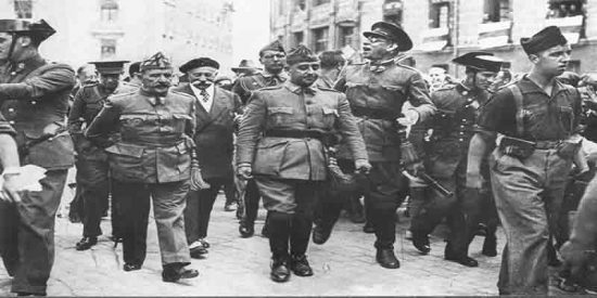 Dos antiguos n&ordm; 1 del Ej&eacute;rcito y el ex jefe del Cuarto Militar del Rey firman a favor del 'militar Franco'