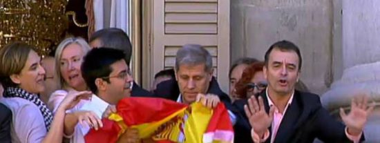 Pisarello se ha llevado a su novia como 'asesora' al viajecito de un mes por Uruguay y Argentina