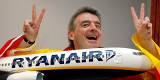 El personal aplaude a rabiar a 'El Mundo Today' por lo que dice de Ryanair y de sus viajeros