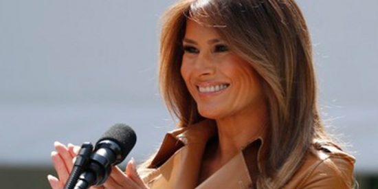 Melania deja con el culo al aire a su marido al apoyar a la estrella de la NBA LeBron James