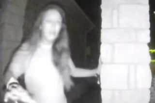 La polic&iacute;a identifica a la mujer semidesnuda y con grilletes que llam&oacute; a la puerta de varias casas de madrugada