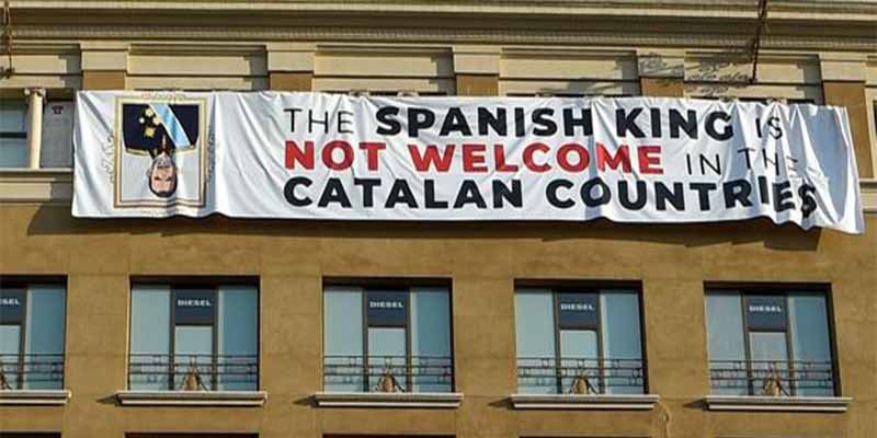 Catalu&ntilde;a: Los Mossos denuncian un delito de odio por la pancarta contra el Rey el 17-A