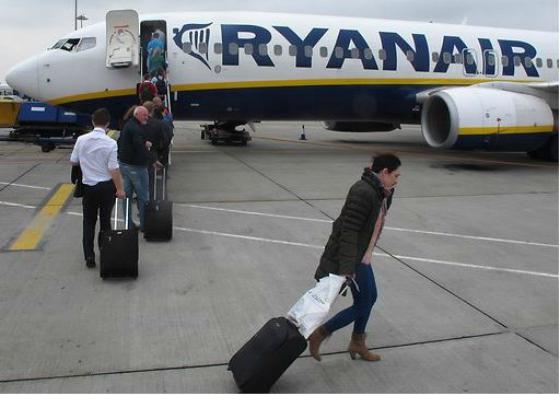 El Tribunal Supremo declara nula por abusiva la cl&aacute;usula de Ryanair que permite mandar el equipaje en un vuelo distinto
