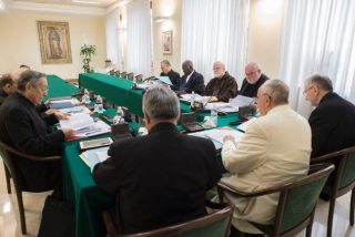 Los cardenales Pell y Err&aacute;zuriz podr&iacute;an abandonar el C-9