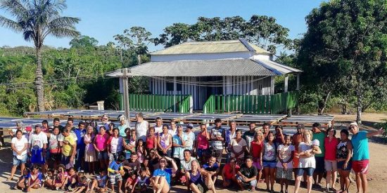 Voluntariado en familia: vivir juntos experiencias que cambian la vida aqu&iacute; y all&iacute;